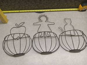 lot 344 image: Set of 6 Metal Wire Wall Planter Baskets with Decorative Figural Toppers