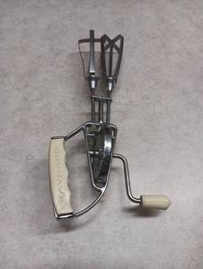lot 377 image: Maynard Hand Crank Egg Beater