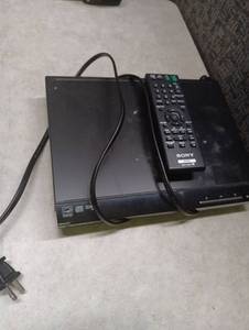 lot 401 image: Sony DVP-SR510H CDDVD Player with Remote
