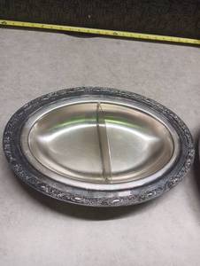 lot 409 image: Wm. Rogers & Son Victorian Rose Silver-Plated Covered Vegetable Dish with Divided Insert