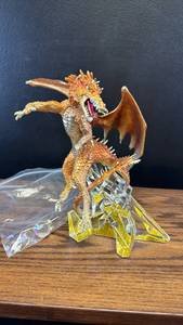 lot 60469 image: Glass Franklin mint Fire Dragon Figure with Crystal Ball Accessory