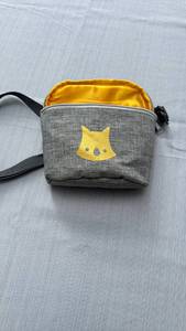 lot 888030 image: Hand-to-Hand Wombat Card Game with Cat Design Travel Bag