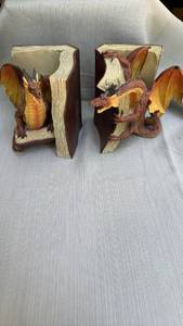 lot 888101 image: Dragon Bookends Pair