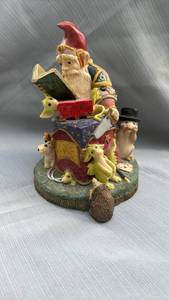 lot 888114 image: Moody dragons Gnome Wizard Magic Show Figurine