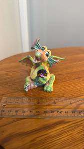 lot 888149 image: Mood Dragons Happy Limited Edition Figurine