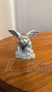 lot 888158 image: Papel Freelance Gargoyle Collection Horatius Figurine