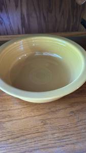 lot 6526 image: Fiesta Yellow Ceramic Medium Serving Bowl