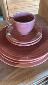 lot 6537 image: Fiesta Ware Rose & Mauve 5-Piece Place Setting