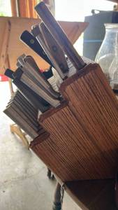 lot 60686 image: Large Kitchen Knife Set with Wood Block