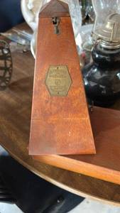 lot 60689 image: Seth Thomas Metronome de Maelzel Wooden Mechanical Metronome