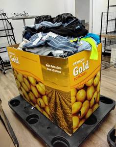 lot 39117 image: Bulk Lot Mixed Clothing Assorted Sizes Styles