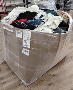 lot 39120 image: Bulk Lot Mixed Clothing Apparel Assorted Styles and Colors