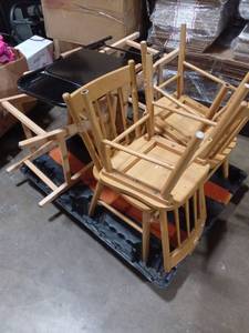 lot 40852 image: Pallet of Miscellaneous Chairs