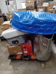 lot 40855 image: Miscellaneous Mixed Lot Pallet, Dreo PolyFan 419, Sharp 1.5cu 900W Microwave & More