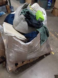 lot 40873 image: Mixed Household Goods Pallet Lot - Clothing, Pillows, Towels, Bedding & More