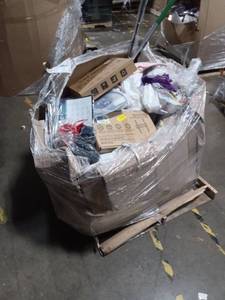 lot 40877 image: Mixed General Merchandise Pallet Lot - Cat House, Tabletop TV Stand, Assorted Items, and More
