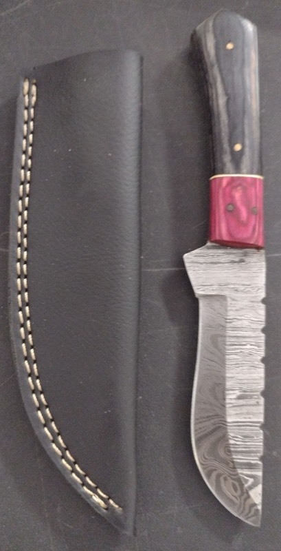 lot 29 image: Handcrafted Damascus Steel Full Tang Knife Blade with Sheath approx 8.5 inches Hunting Fishing