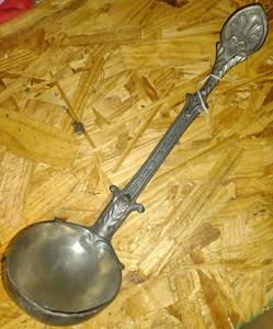 lot 754 image: Ornate Pewter Serving Ladle with Shell Handle DP60