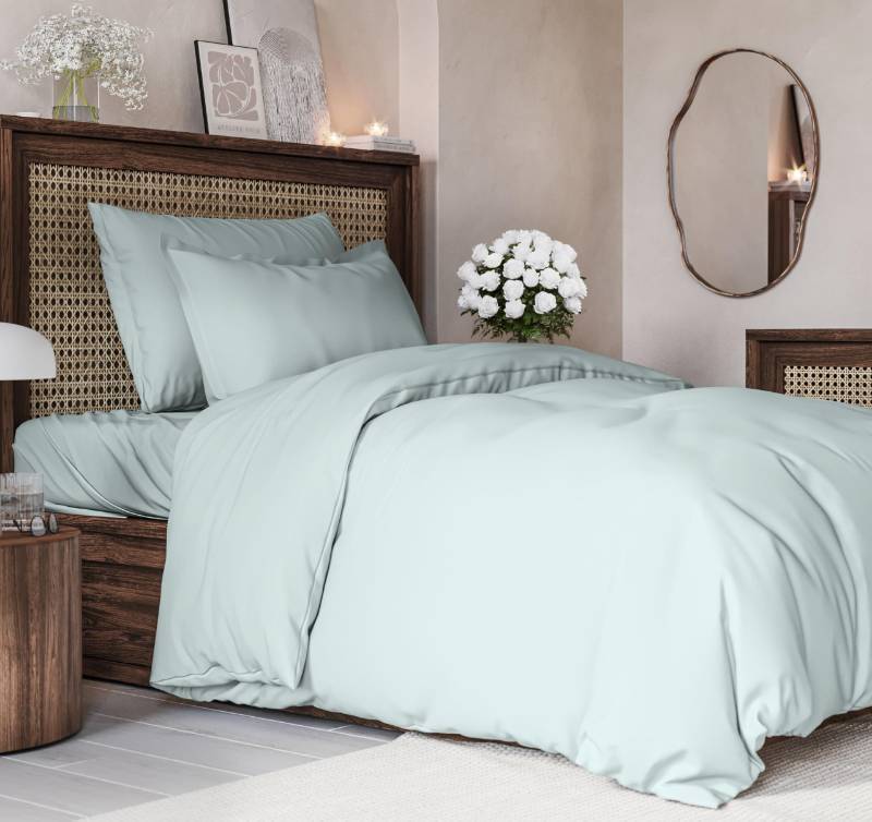 lot 1065 image: Duvet Cover TwinTwin XL Size Set - Extra Soft TwinTwin XL Size Duvet Cover 68 x 90 with 1 Pillow Shams - Hotel Luxury &amp Fade Free w Zipper Closures &amp Ties - Comfy Breathable Bedding Set (Ice Blue) Retail $21