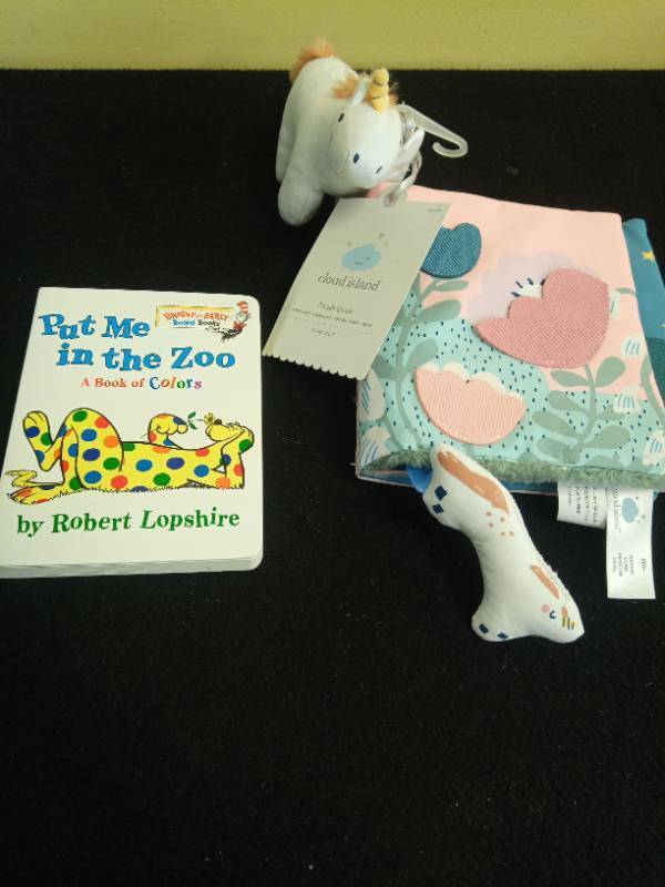 lot 2007 image: Childrens Book and Plush Set Bundle
