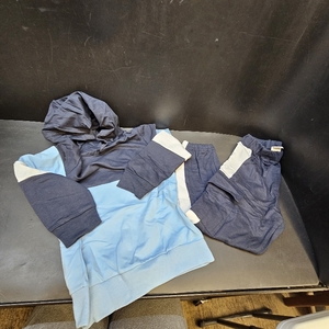 lot 4028 image: UNICOMIDEA Boy Hooded Sweatshirt Sets for Toddler Boys 6Y