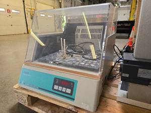 lot 17564 image: New Brunswick Incubator Shaker - Model I2400
