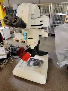 lot 17567 image: Leica MZ16 F Fluorescence Stereo Microscope with MDG33 Base and Fluo Combi III Module