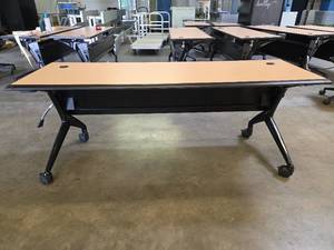 lot 17535 image: 6FT Rolling Desk&nbsp