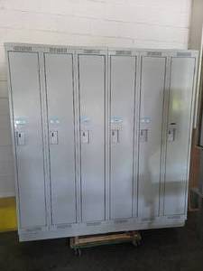 lot 17558 image: 6ft Metal Lockers with 6 Doors