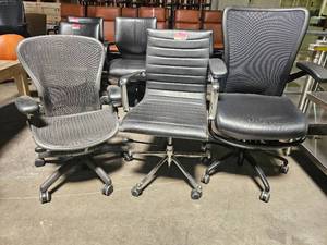 lot 17674 image: Lot of 3 Chairs