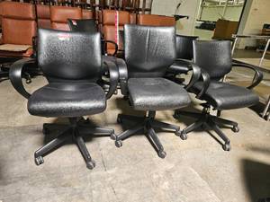 lot 17675 image: Lot of 3 Chairs