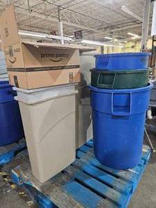 lot 17722 image: Large Lot Of Rubbermaid Trash Cans and More