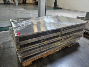 lot 17752 image: Pallet of Stainless Steel Shelves