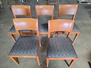 lot 17620 image: Set of 5 Dining Chairs with Upholstered Seats