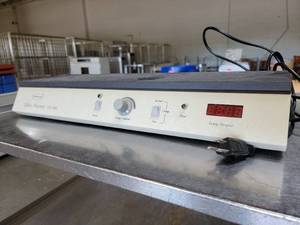 lot 17630 image: Premiere Slides Warmer - Model XH-2001