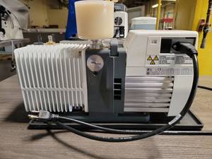lot 17633 image: Leroy Somer Rotary Vane Vacuum Pump - Model CF29PR