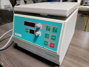 lot 17634 image: Hermle Labortechnik Laboratory Centrifuge - Model Z 233 M-2