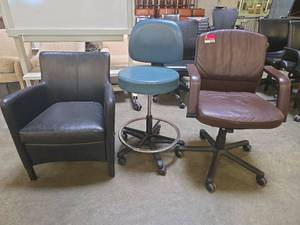 lot 17669 image: Office Chairs - Set of 3