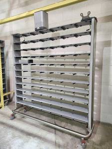 lot 19911 image: Single Row Innovive Vivarium Rack
