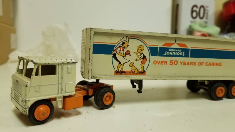 lot 1350 image: Older Howard Johnsons 50 year Semi and Trailer winross