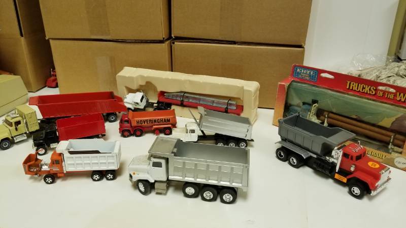 lot 1357 image: SIKU - Ertl  Logging  Dump  Cabover