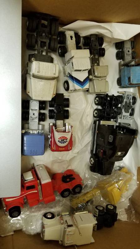 lot 1363 image: Cab Over, Day Cab, Sleeper Coca Cola Large Lot ertl and other