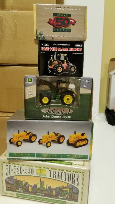 lot 1376 image: Ertl John Deere Special Edition Collectibles