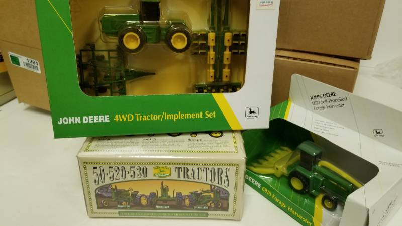 lot 1384 image: ertl John Deere Farm Toys