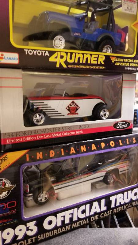 lot 1397 image: Red Dog Limited edition car, 1993 Pace Truck and jeep