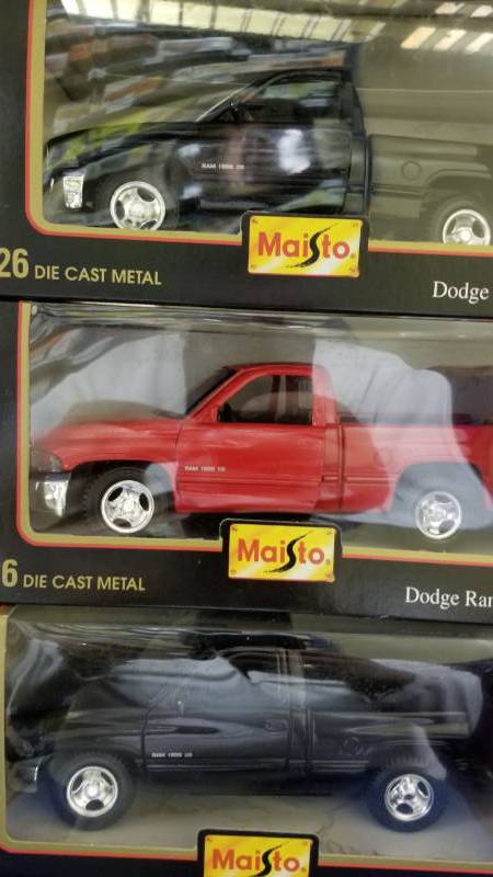 lot 1400 image: 3 Dodge Trucks