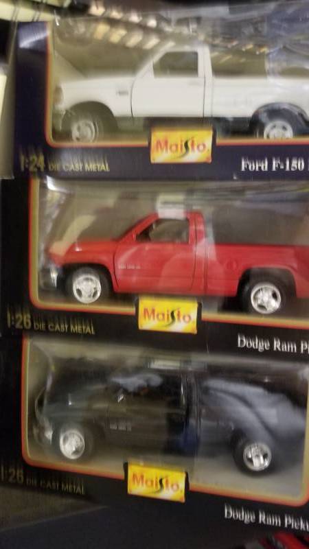 lot 1401 image: Ford F150 and 2 Dodge Trucks 124 scale