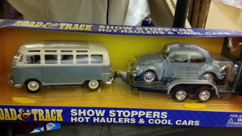 lot 1408 image: Show Stopper VW Bus and Bug