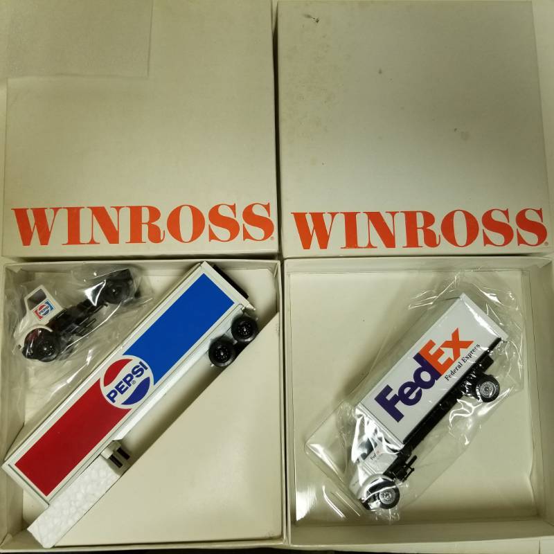 lot 1431 image: 2 Winross Semi Sets Truck and Trailers Pepsi Fedex