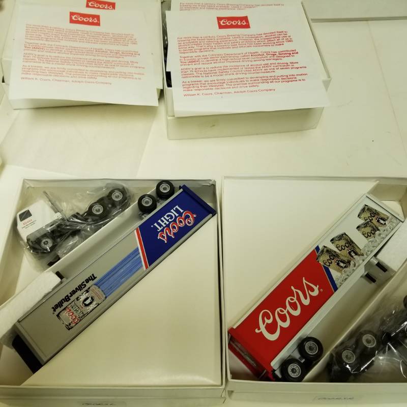 lot 1432 image: 2 Winross Semi Sets Truck and Trailers Coors and Coors Light